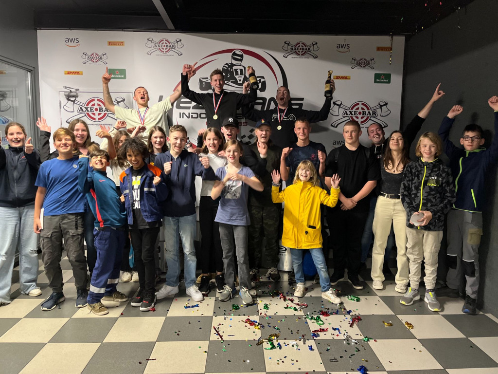 Gruppenbild Kartbahn